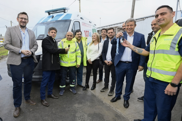 Kicillof inauguró dos bases policiales y entregó patrulleros para fortalecer la seguridad