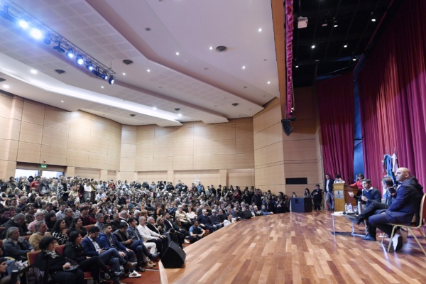 Kicillof presentó su libro “De Smith a Keynes” en la UTN de Córdoba