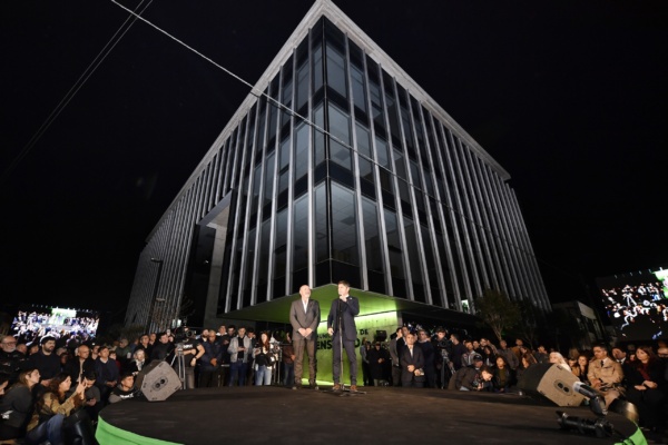 Kicillof y Secco inauguraron el nuevo edificio del Palacio Municipal de Ensenada