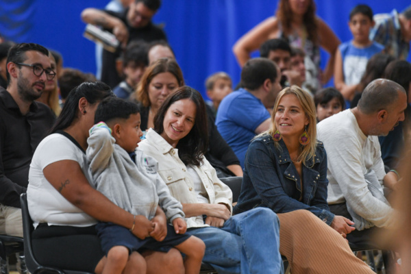 Soledad Martínez acompañó el inicio de clases en la escuela Emma Pérez Ferreira de Vicente López